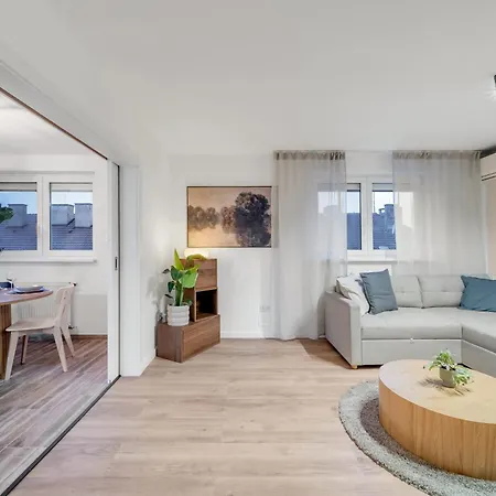 Apartment Unique Designer Near Center Pressburg