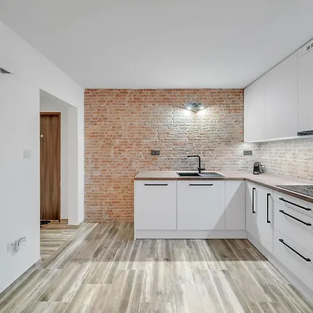 Apartment Unique Designer Near Center *